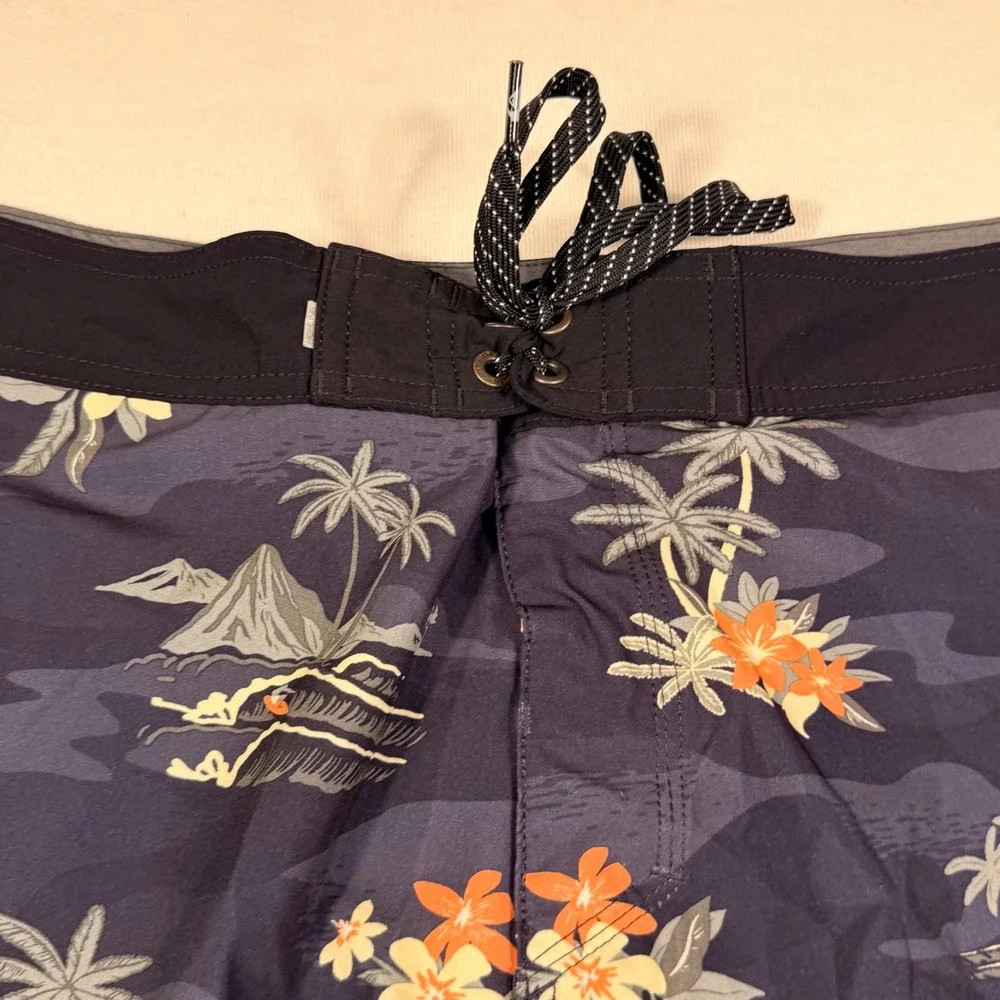 Quiksilver Board Shorts 40 Navy Blue Highline Surfsilk Tropical Island Camo
